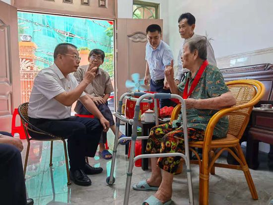 歐春英4_副本.jpg 歐春英4_副本.jpg